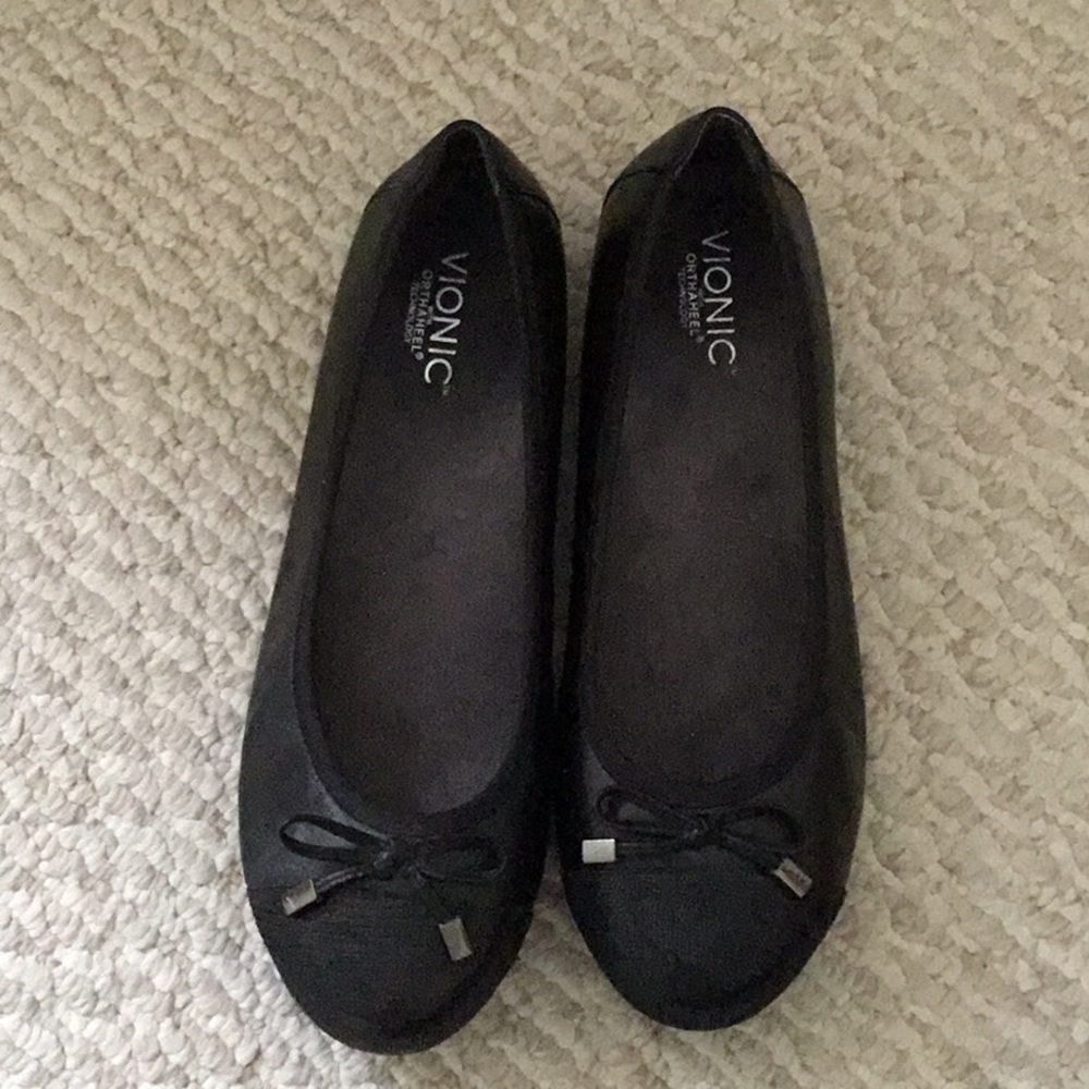 Flat black shoes